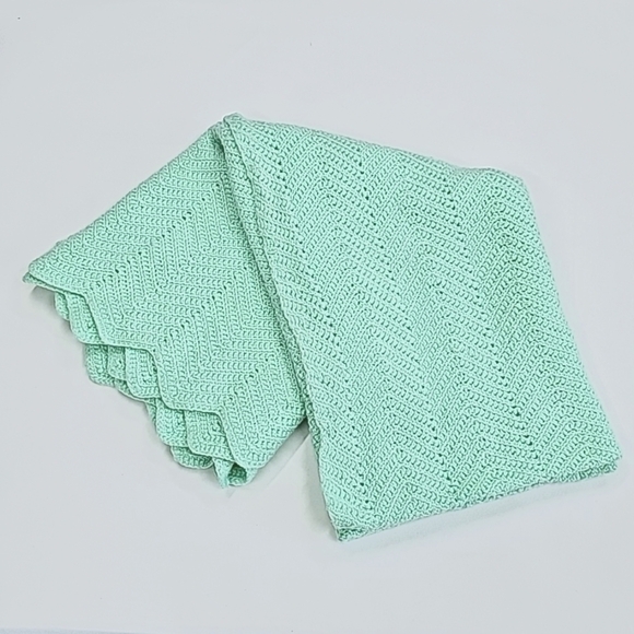 Auqa zigzag edge crochet afghan - Picture 1 of 4